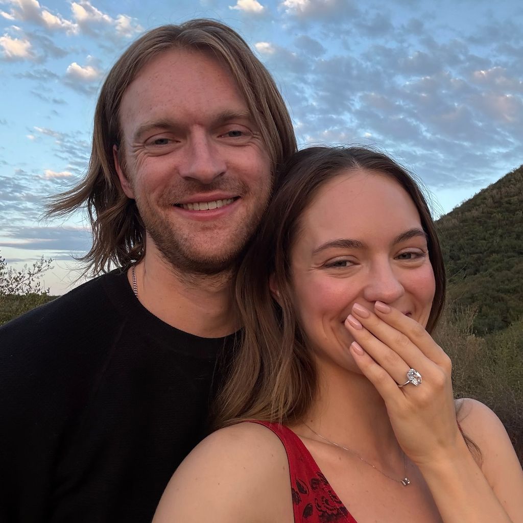 Finneas O'Connell und Claudia Sulewski, 2025