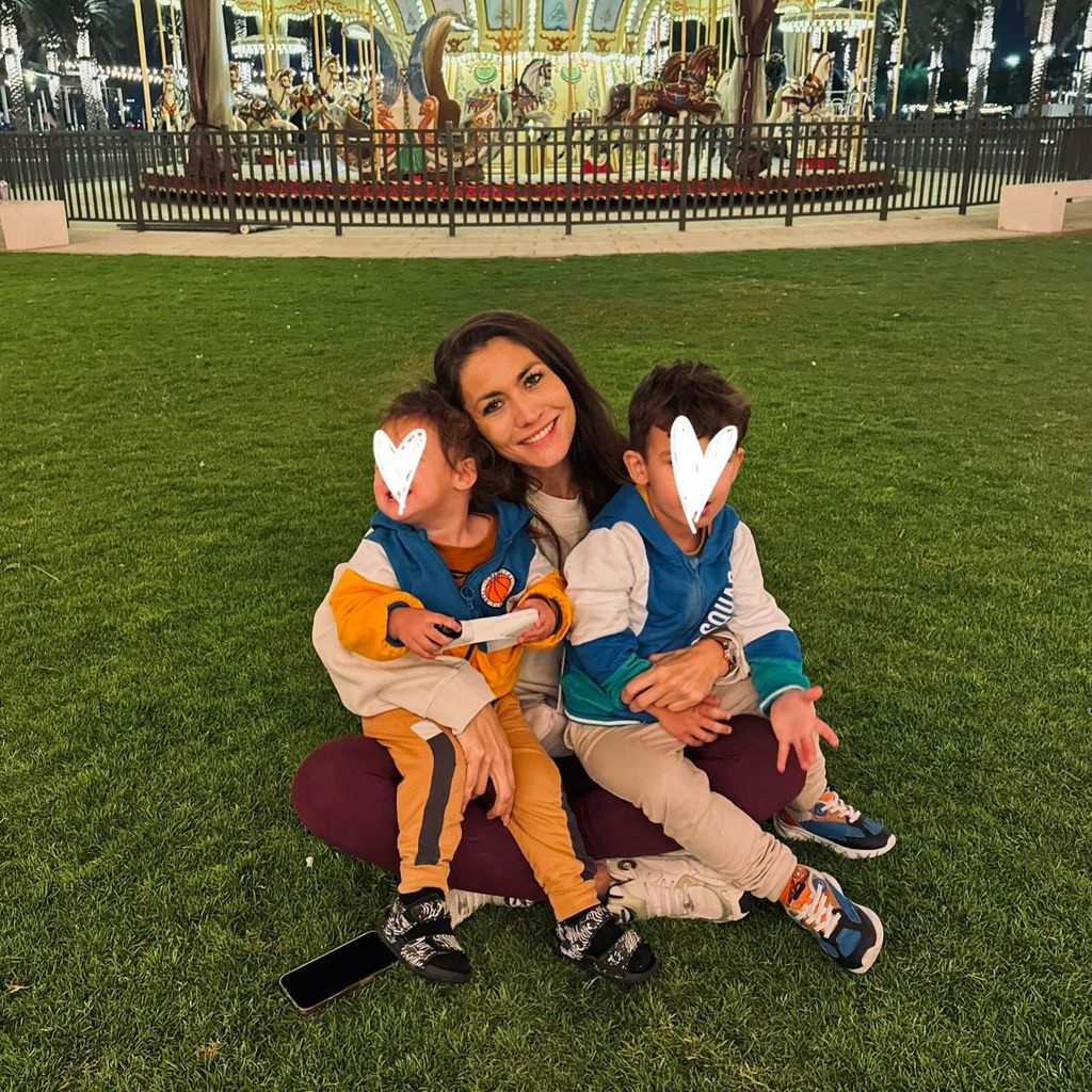 Fiona Erdmann mit ihrer Tochter Neyla und ihrem Sohn Leo