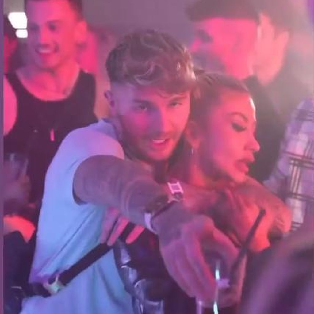 Flocke und Christina Dimitriou im Club, Oktober 2022