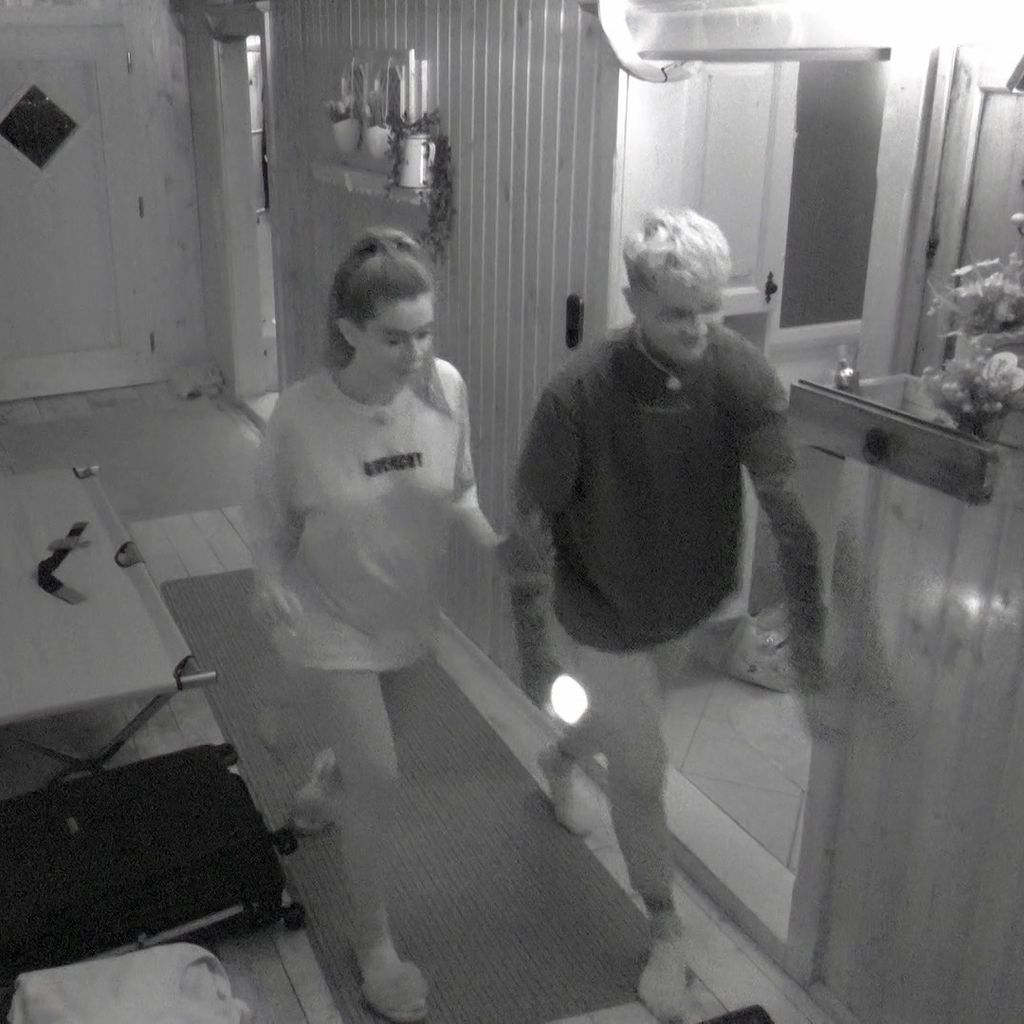Flocke und Elsa Latifaj bei "Forsthaus Rampensau Germany"