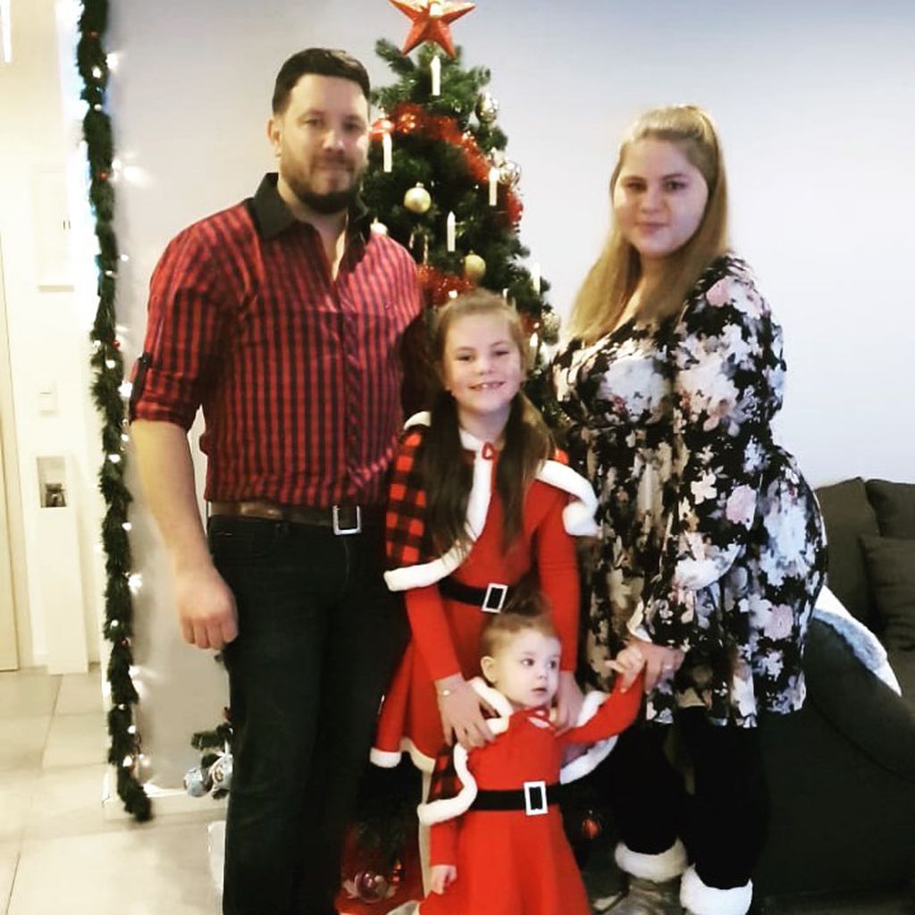Florian Köster, Sylvana Wollny und ihre Töchter Celina-Sophie und Anastasia an Weihnachten 2020