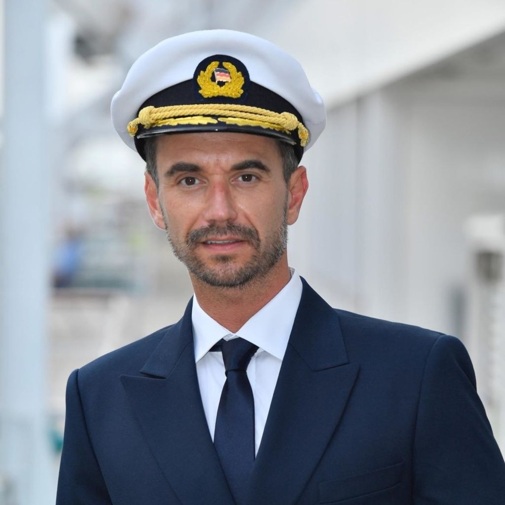 Florian Silbereisen als Kapitän Max Parger in "Das Traumschiff"