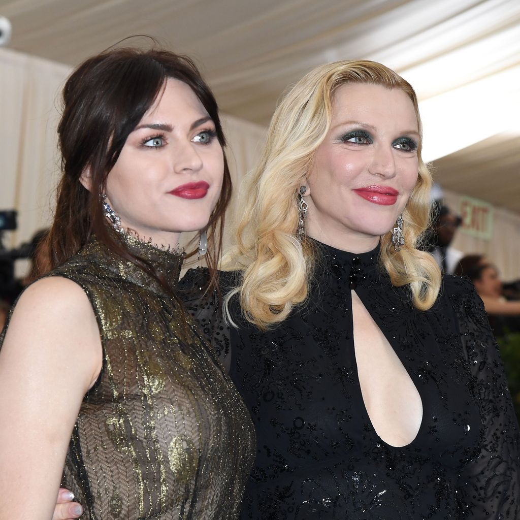 Frances Bean Cobain und Courtney Love im Mai 2017