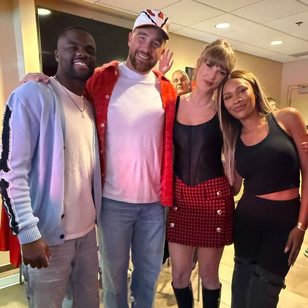 Tennisspieler Frances Tiafoe und Freundin Ayan Broomfield mit Travis Kelce und Taylor Swift