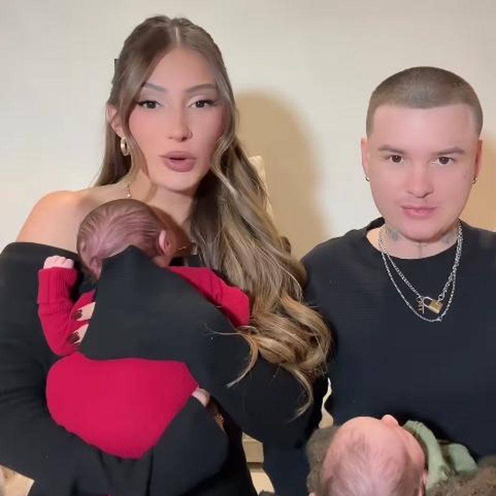 Francesca Farago und Jesse Sullivan mit ihren Zwillingen, Dezember 2024