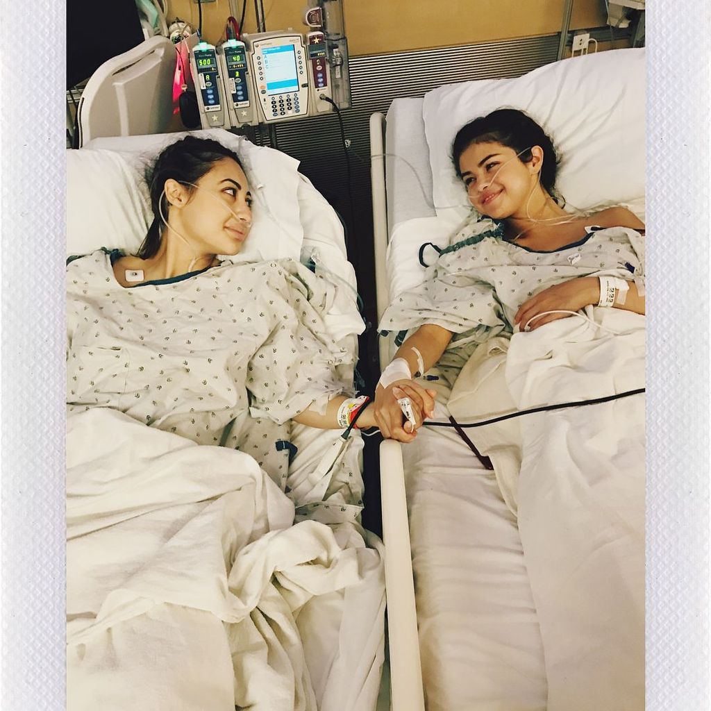 Francia Raisa und Selena Gomez im Krankenhaus 2017