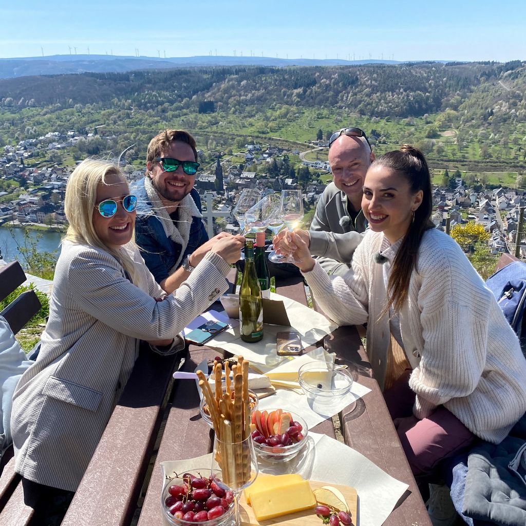 Frank Buschmann, Ekatarina Leonova, Janine Kunze, Bastian Bielendorfer beim "Wunschmenü der Stars"