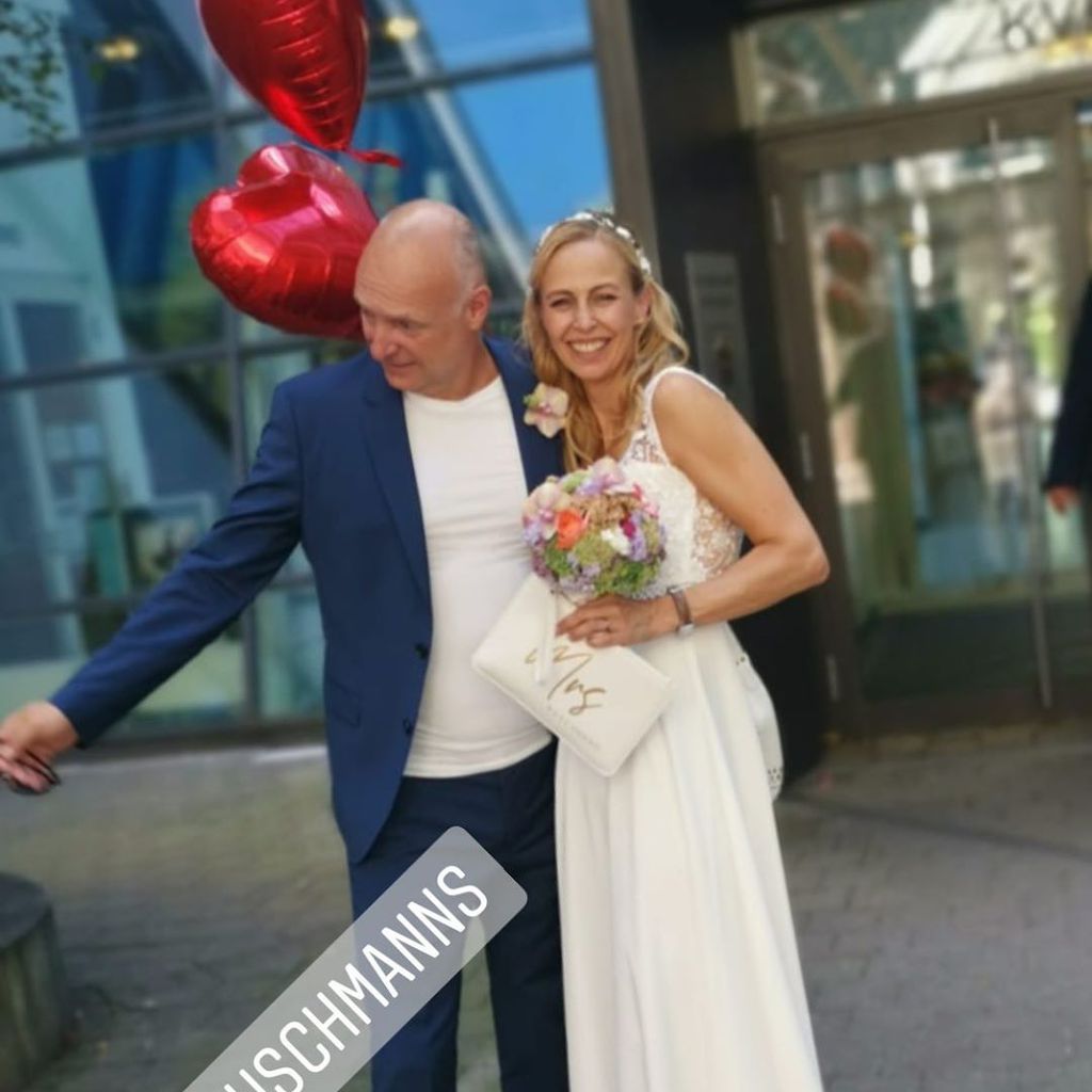 Frank Buschmann und Lisa Heckl bei ihrer Hochzeit.