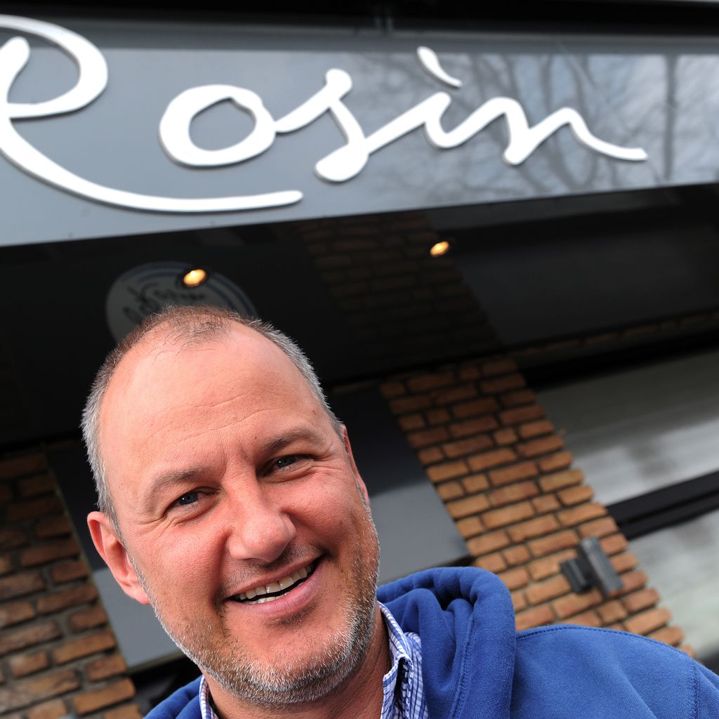 Frank Rosin vor seinem Restaurant "Rosin" in Dorsten