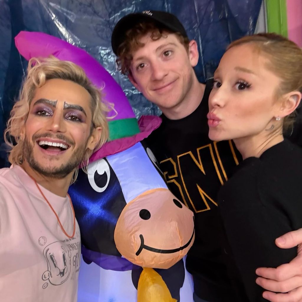 Frankie Grande, Ethan Slater und Ariana Grande im Oktober 2024
