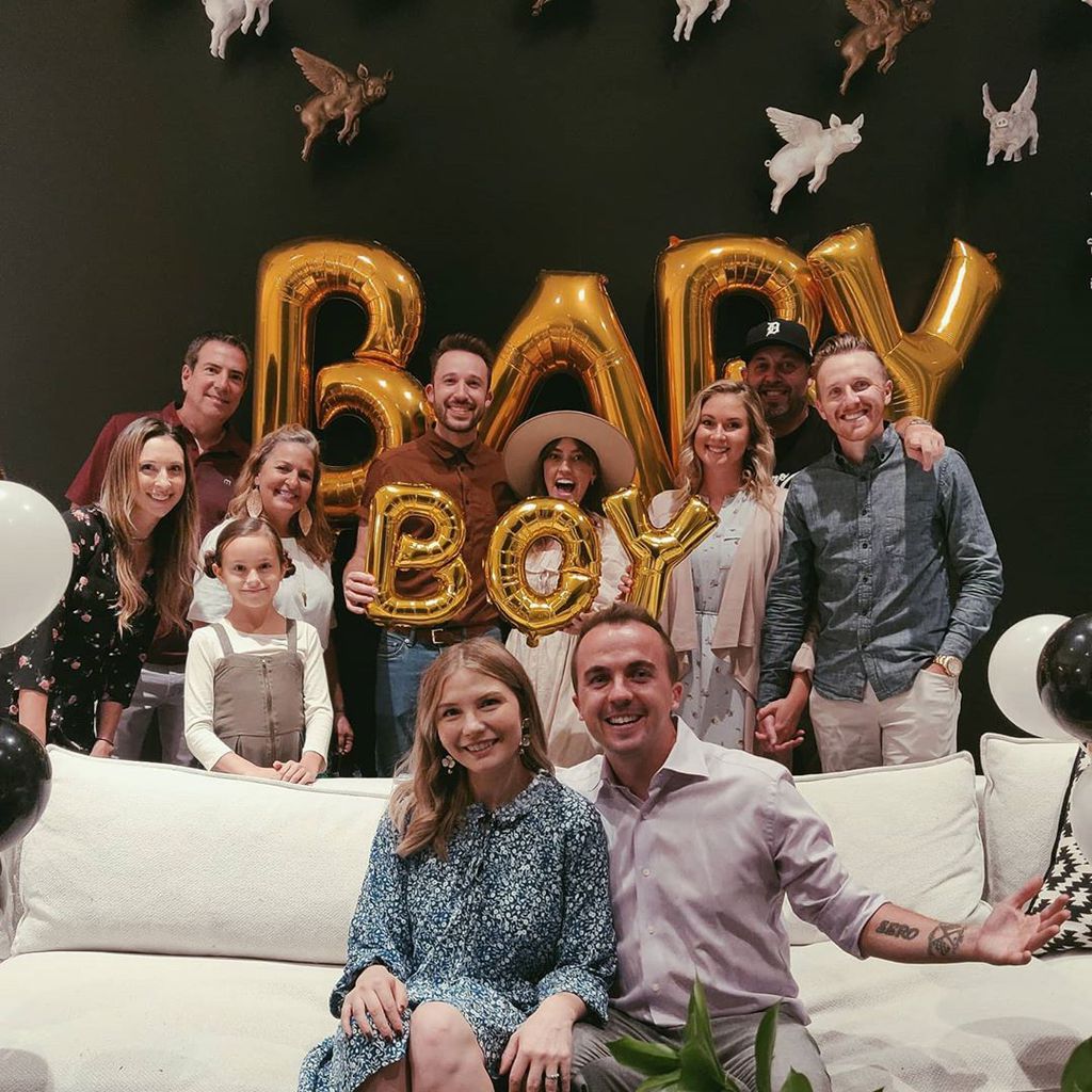 Frankie Muniz mit seiner Frau Paige und Freunden
