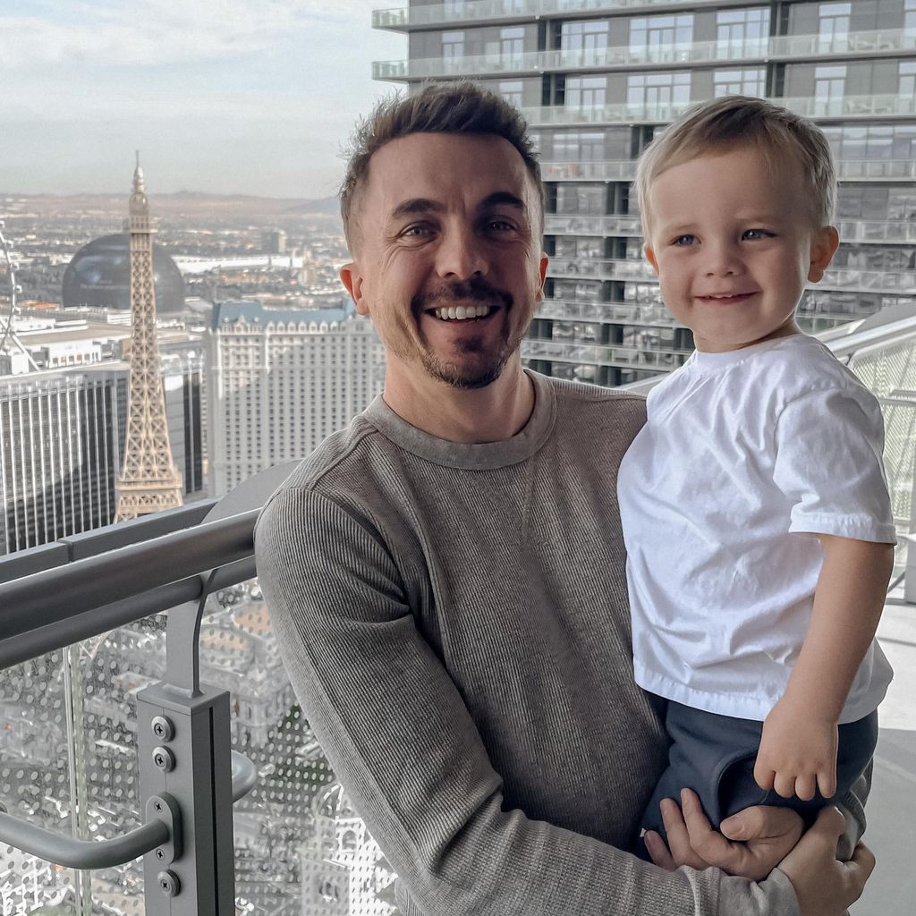 Frankie Muniz mit seinem Sohn Mauz im Jahr 2024