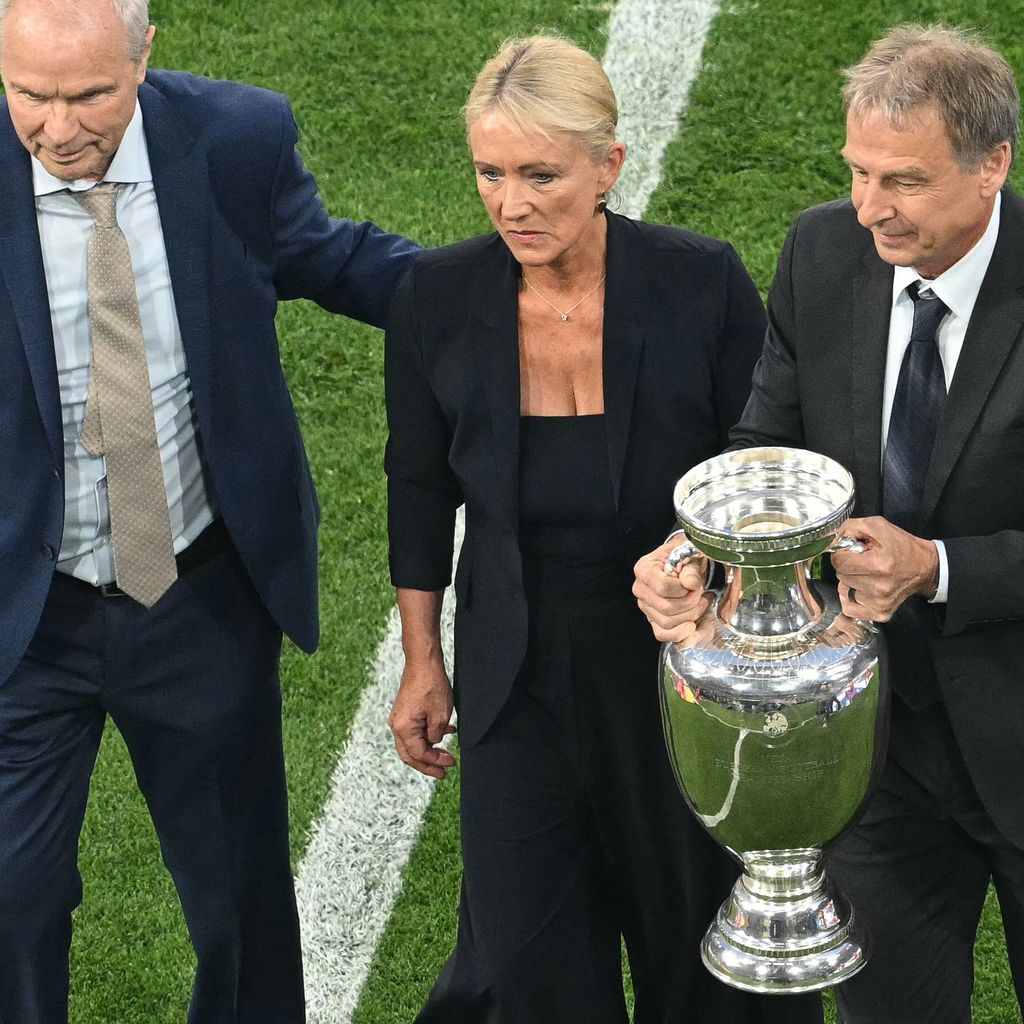 Bernard Dietz, Franz Beckenbauers Frau Heidi und Jürgen Klinsmann bei der EM-Eröffnung