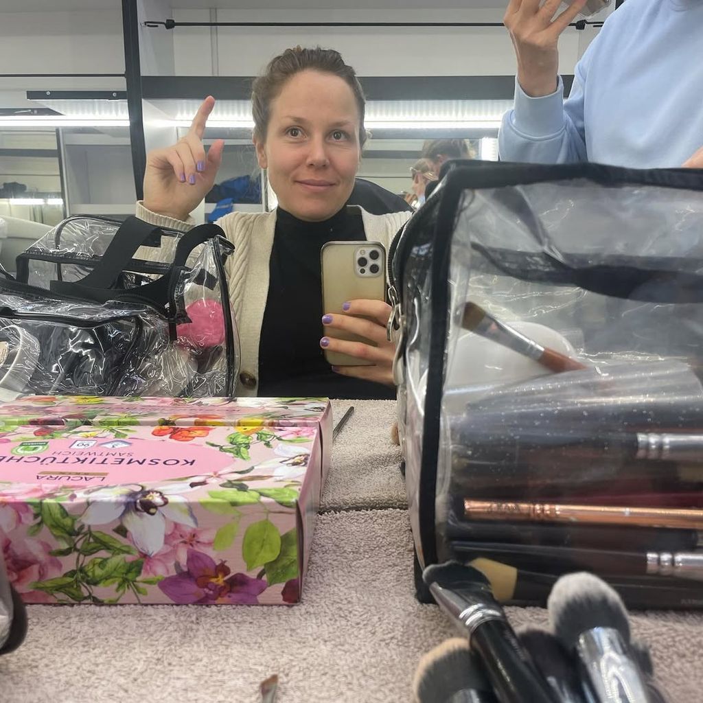 Franziska van der Heide macht Selfie