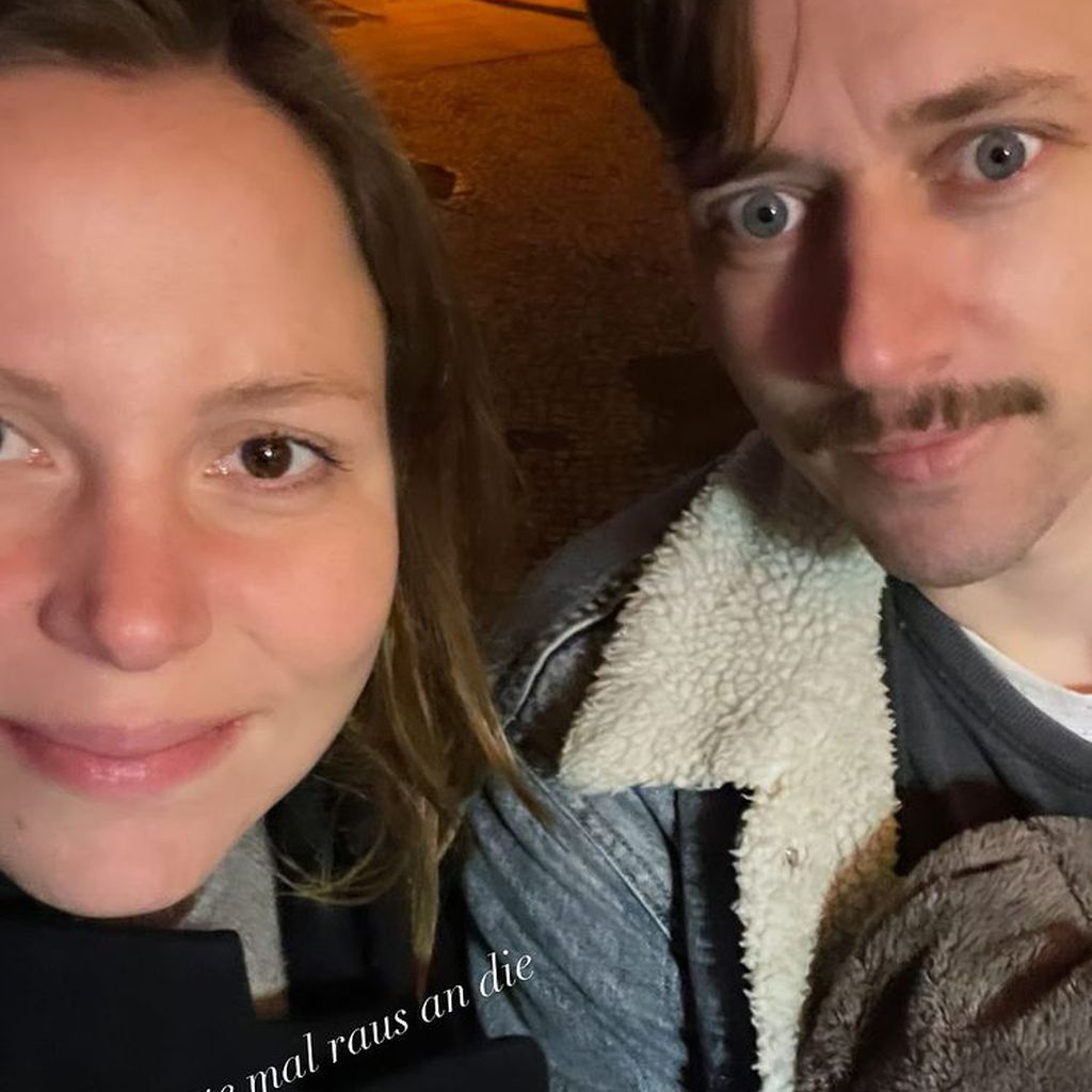 Franziska van der Heide mit ihrem Mann Tim und Baby Romy