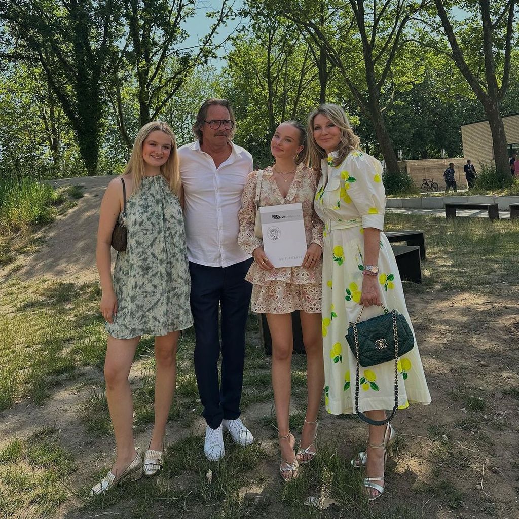 Frauke Ludowig mit ihren Töchtern Nele und Nika sowie ihrem Mann Kai