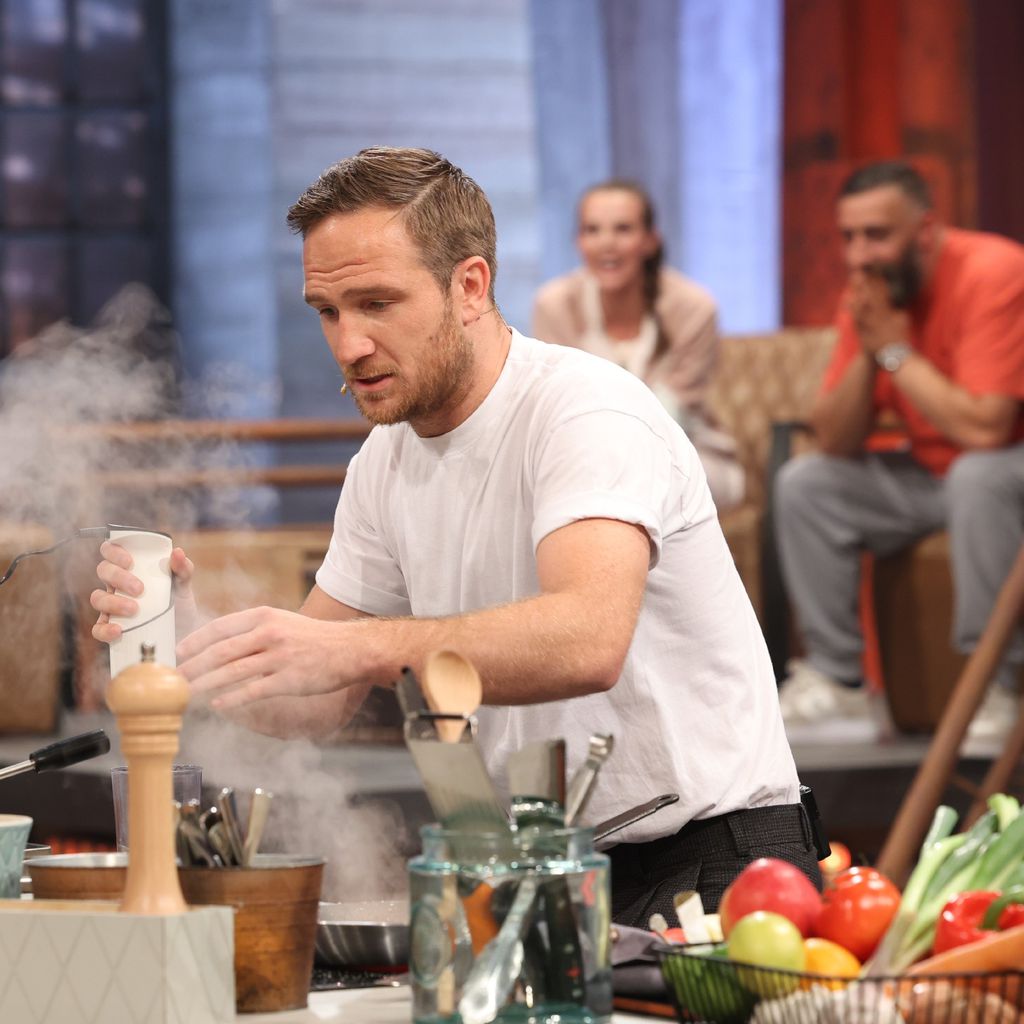 Frederick Lau bei "Grill den Henssler" 2021