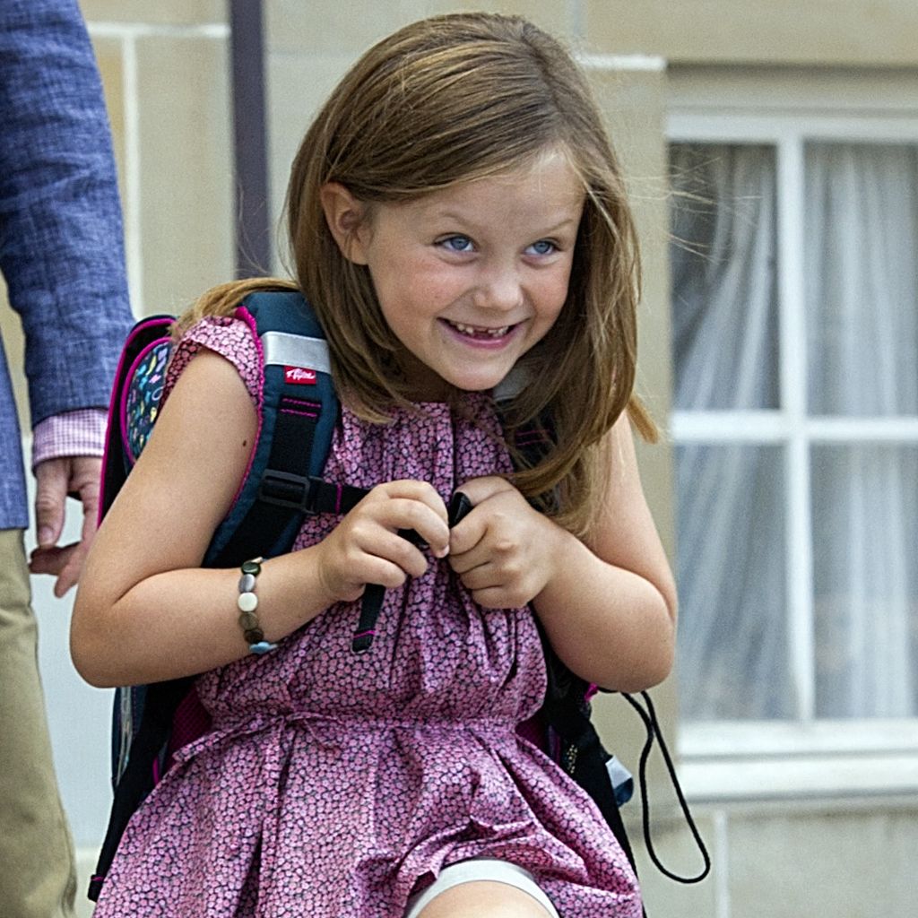 Frederik und Mary begleiten Prinzessin Isabella an ihrem ersten Schultag in Amalienborg, Kopenhagen