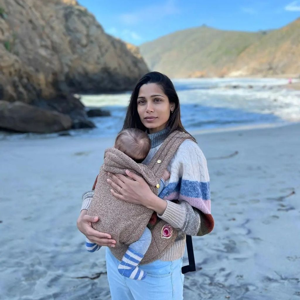 Freida Pinto mit ihrem Sohn