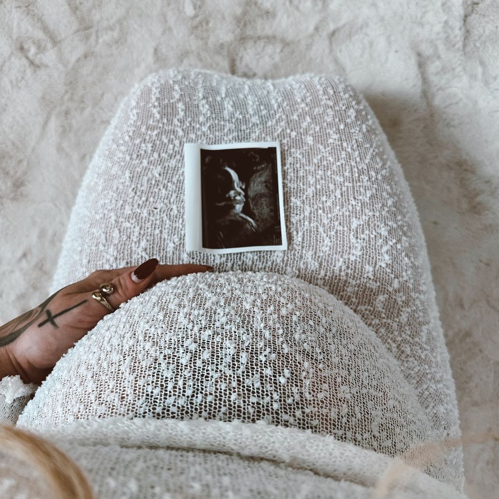 Babybauch und Ultraschallbild von Lilly, Xander Stephingers Partnerin