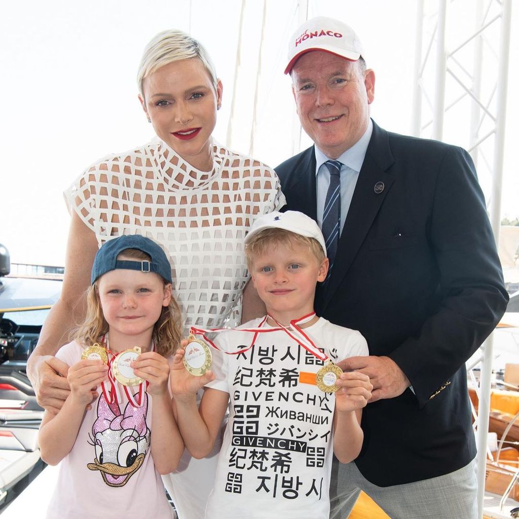 Fürstin Charlène, Fürst Albert und ihre Kinder im Juli 2022