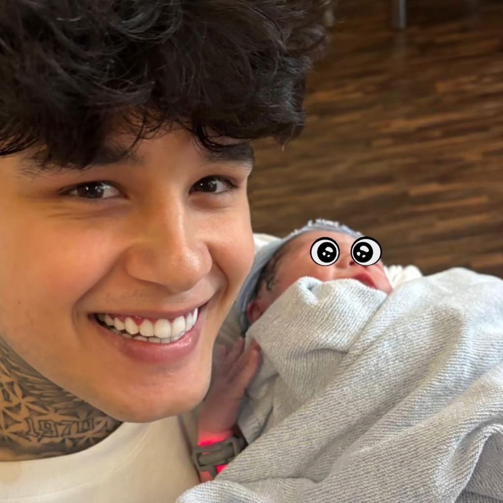 Furkan Akkaya mit seinem Sohn Xavi, September 2025