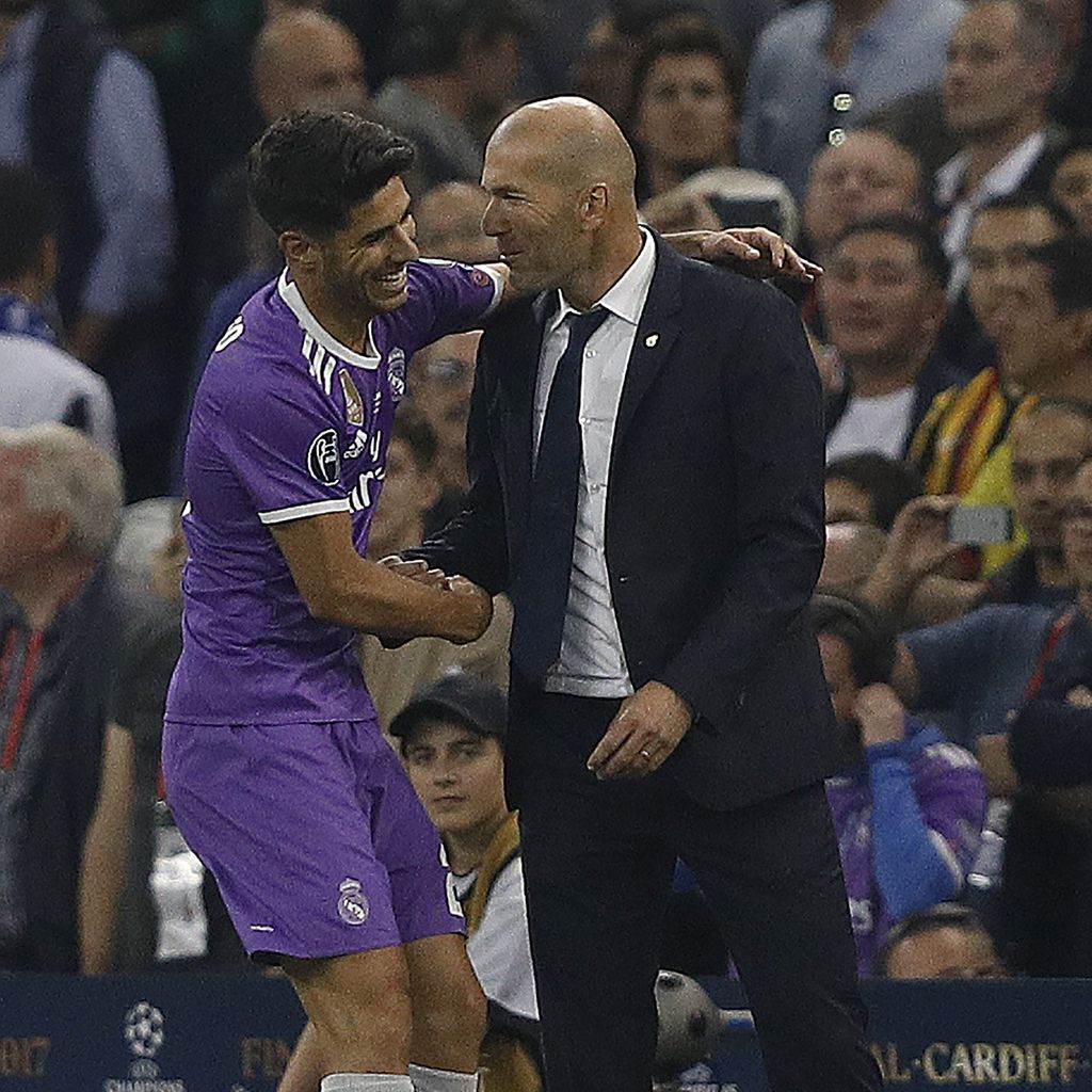 Fußballer Marco Asensio mit Zinedine Zidane