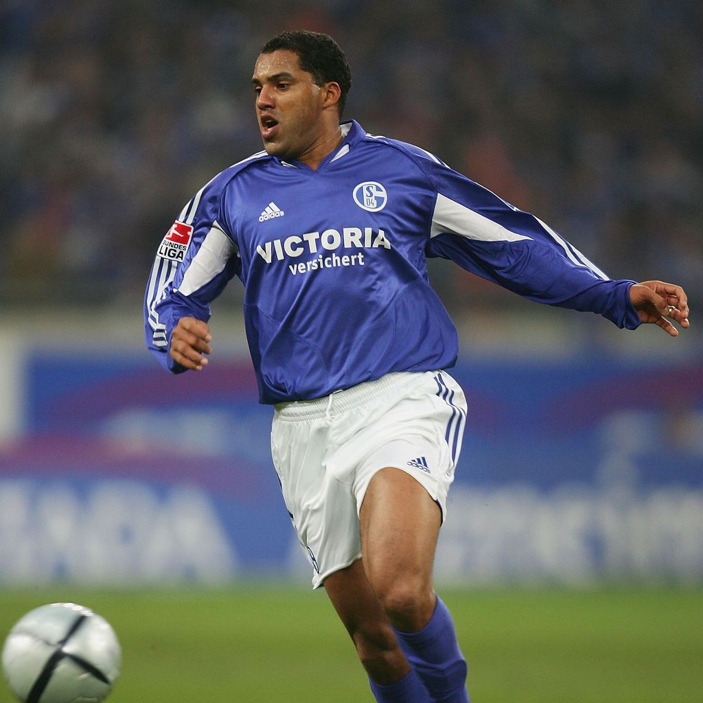 Fußballstar Ailton bei einem Schalke-Spiel 2005
