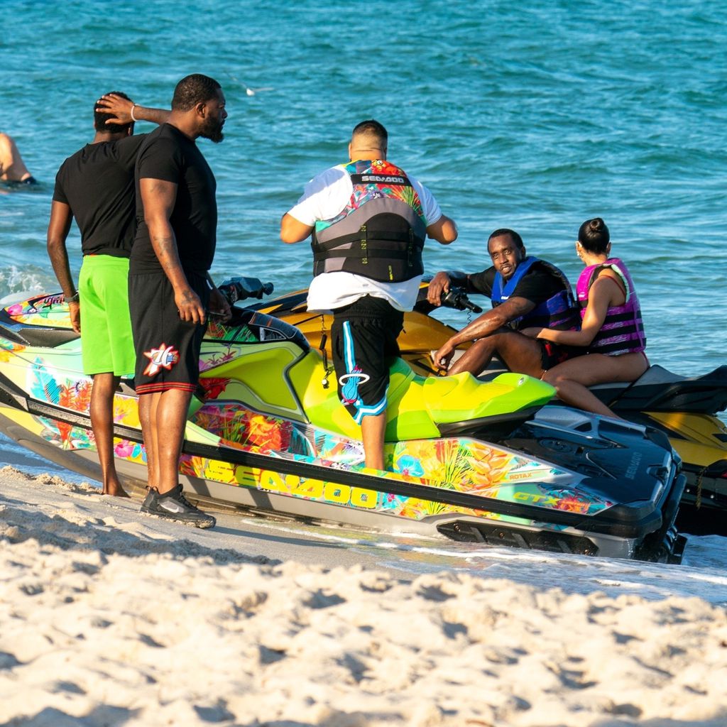 Future, Meek Mill, DJ Khaled, P. Diddy und seine unbekannte Begleitung in Miami, 2020