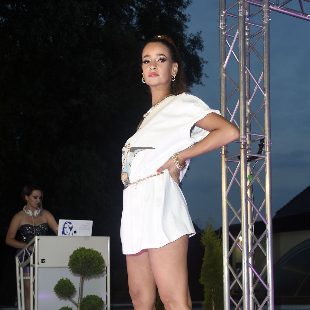 Gabby De Almeida Rinne bei der Dr.Sindsen Fashionshow