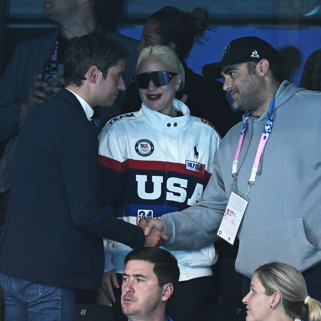 Gabriel Attal, Lady Gaga und Michael Polansky bei den Olympischen Spielen im Jahr 2024