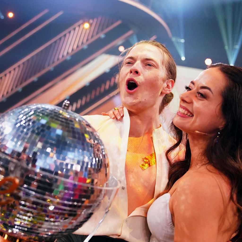 Gabriel Kelly und Malika Dzumaev nach ihrem "Let's Dance"-Sieg