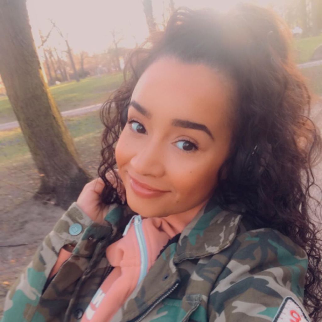Gabriella De Almeida Rinne, Ex-Queensberry-Star