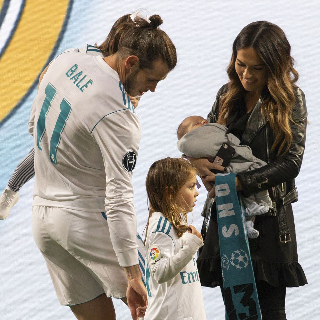 Gareth Bale mit seiner Frau Emma und ihren Kindern 2018 in Madrid