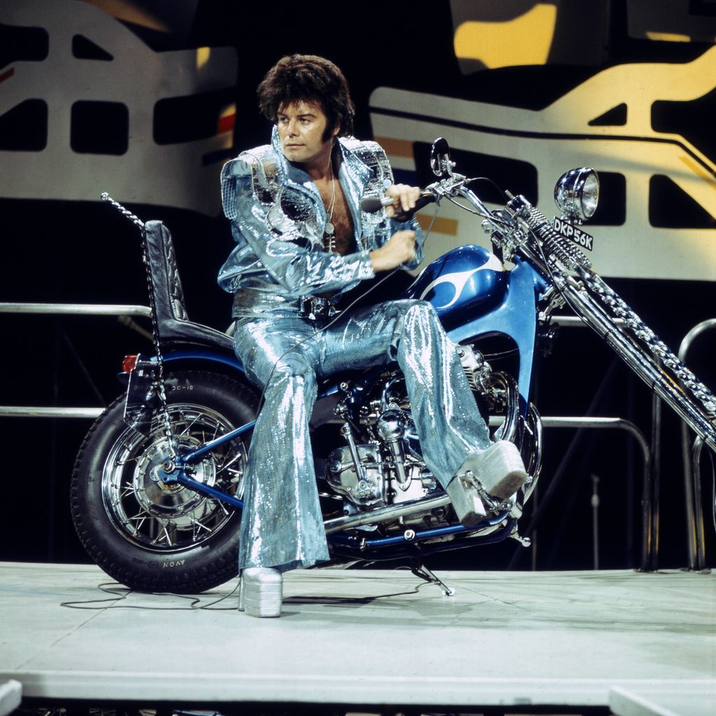 Garry Glitter bei einem Auftritt, circa 1974