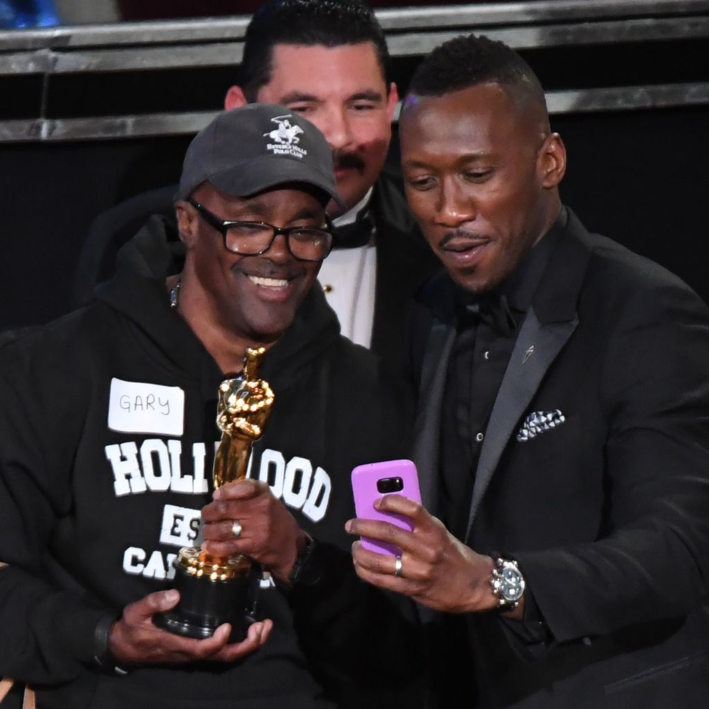 Gary Alan Coe mit Mahershala Ali bei den Oscars 2017