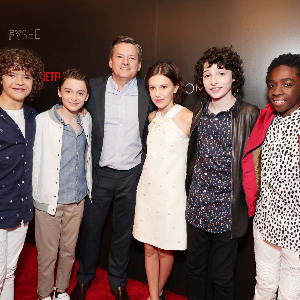 Gaten Matarazzo, Noah Schnapp, Ted Sarandos, Millie Bobby Brown, Finn Wolfhard und Caleb McLaughlin