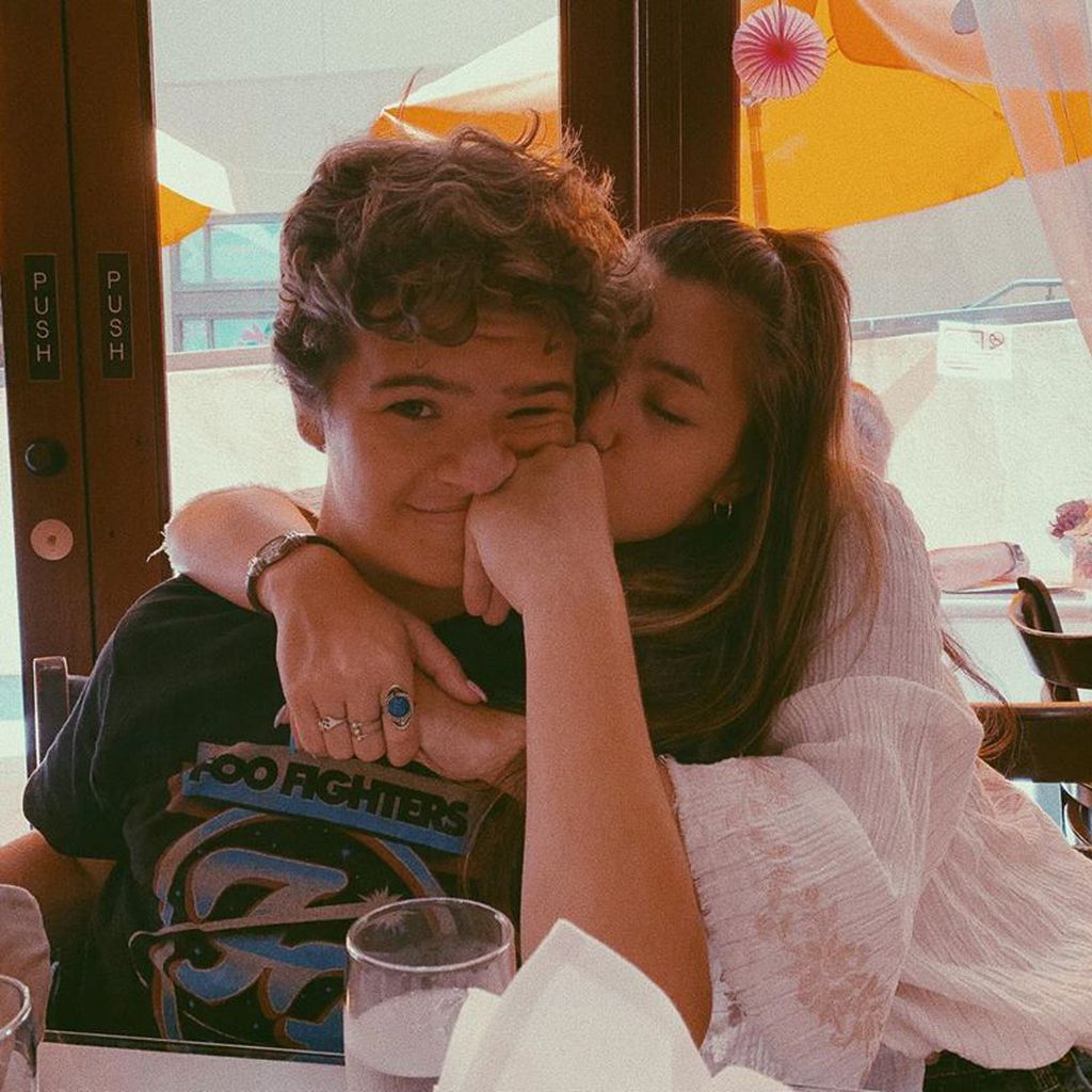 Gaten Matarazzo und Lizzy Yu im September 2019