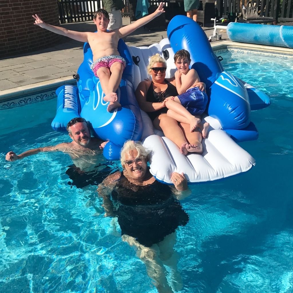 Reality-TV-Bekanntheit Gemma Collins und ihre Familie