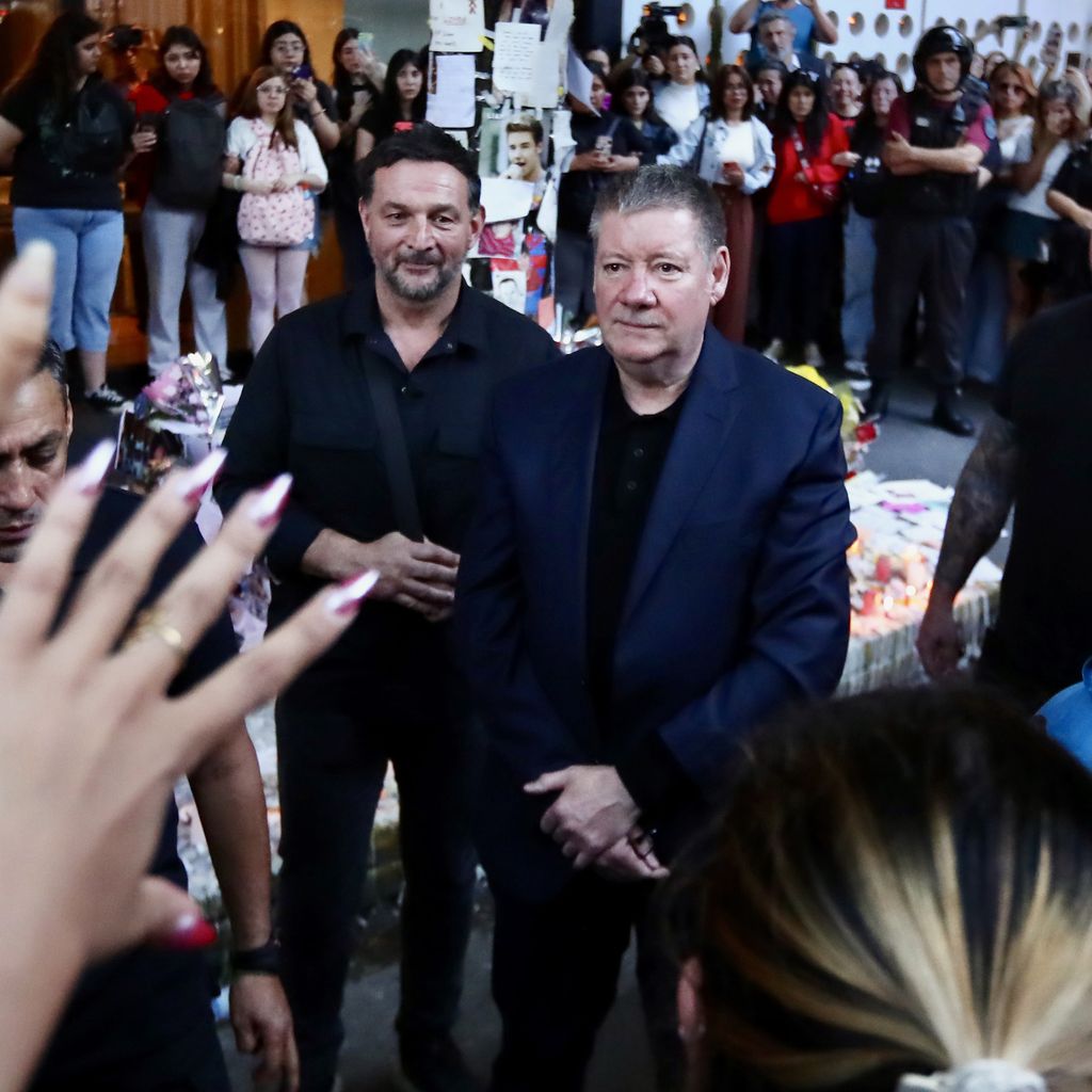 Liams Vater Geoff Payne und Leibwächter Paul Higgins (li), Buenos Aires 2024