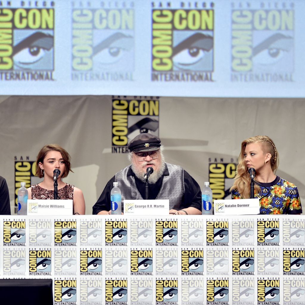George R. R. Martin (m.) mit einigen vom "Game of Thrones"-Cast