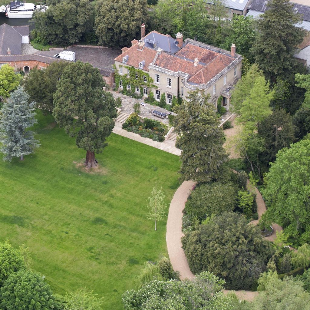George und Amal Clooneys Anwesen in Berkshire, England im Jahr 2020