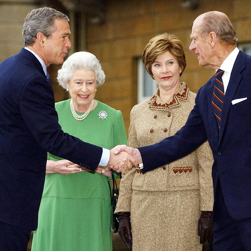 George W. Bush (L), die Queen, Laura Bush und Prinz Philip 2003