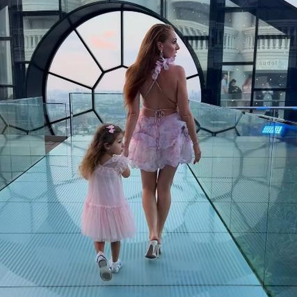 Georgina Fleur mit ihrer Tochter, März 2026