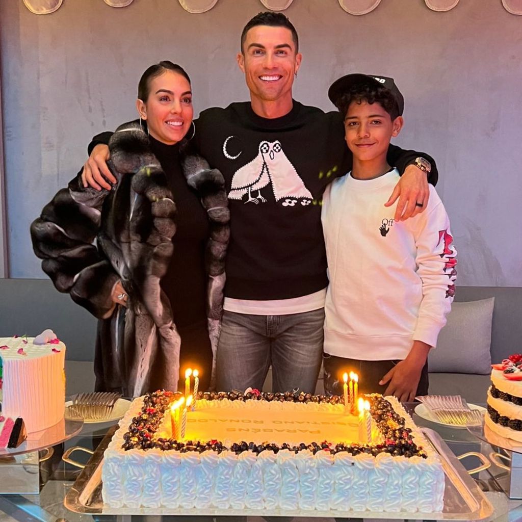 Georgina Rodriguez, Cristiano Ronaldo und Cristiano Ronaldo Jr., im Februar 2023