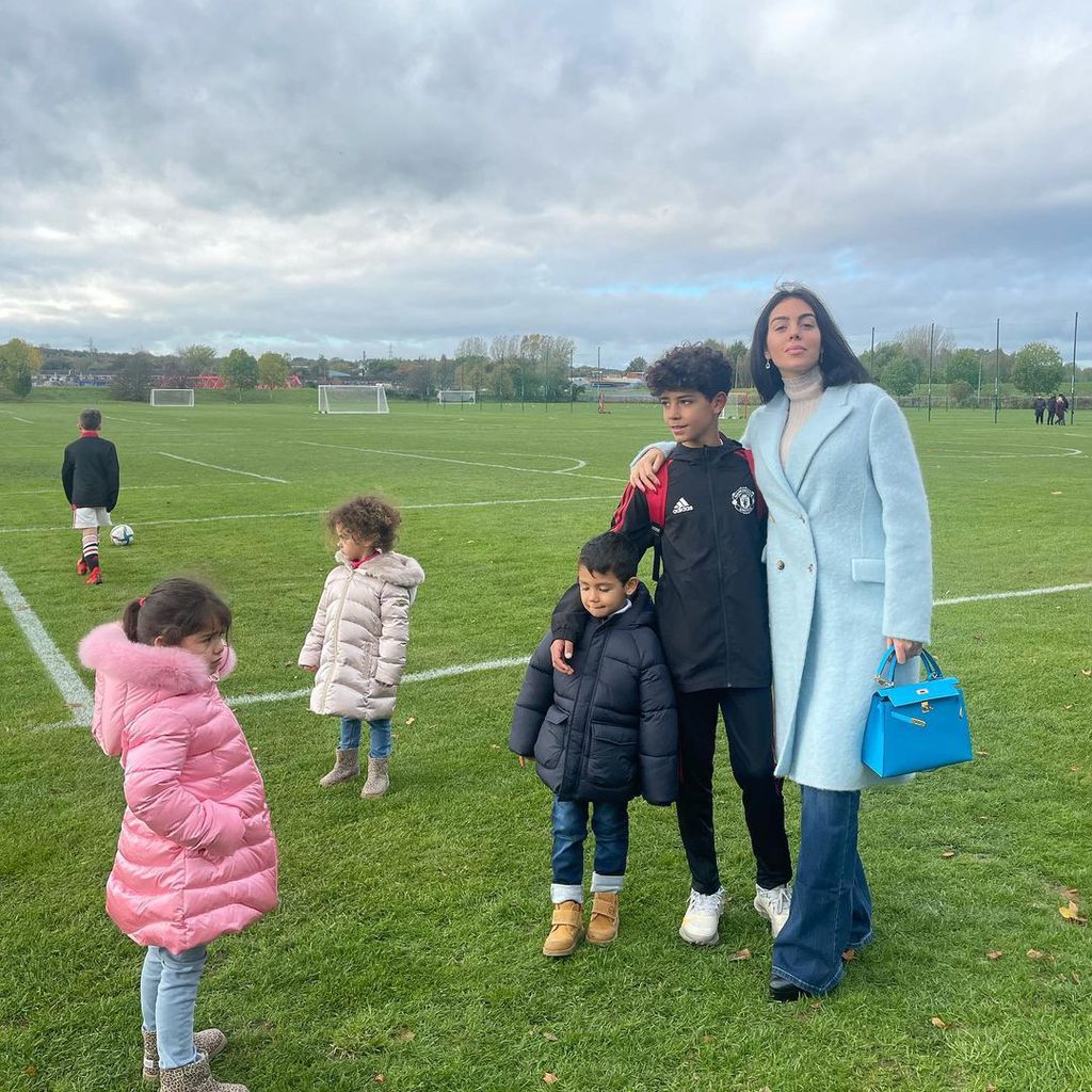 Georgina Rodriguez und ihre Kinder im November 2021