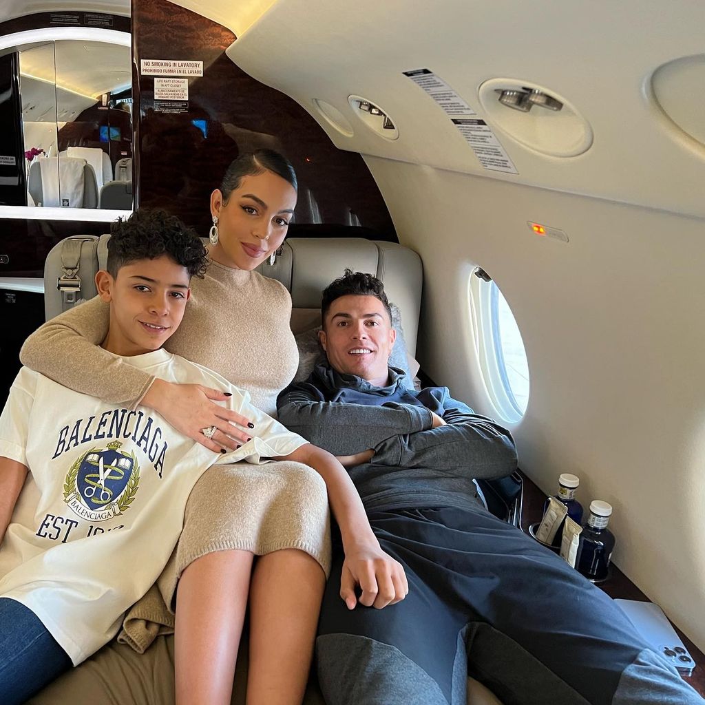 Georgina Rodriguez mit Cristiano Ronaldo und Cristiano Ronaldo Jr.