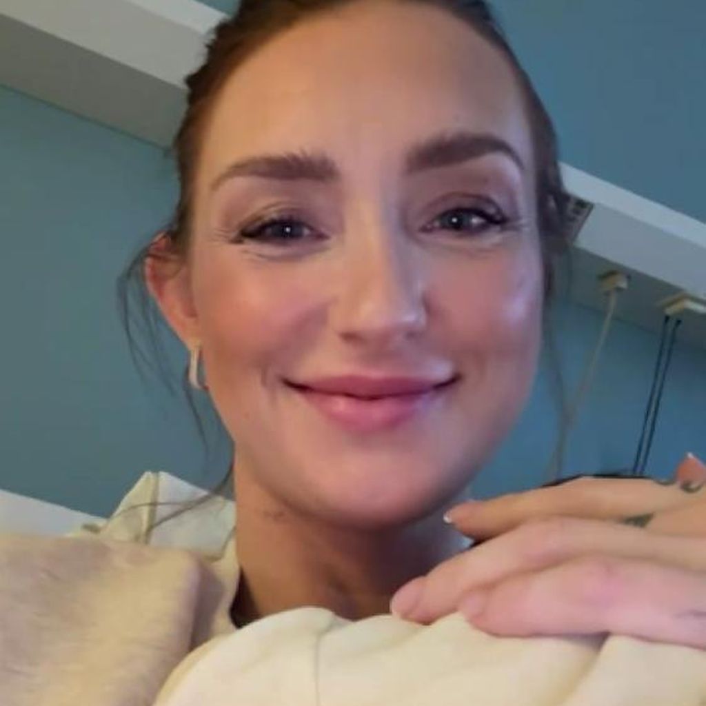 Georgina Stumpf mit ihrem Neugeborenen, Dezember 2024