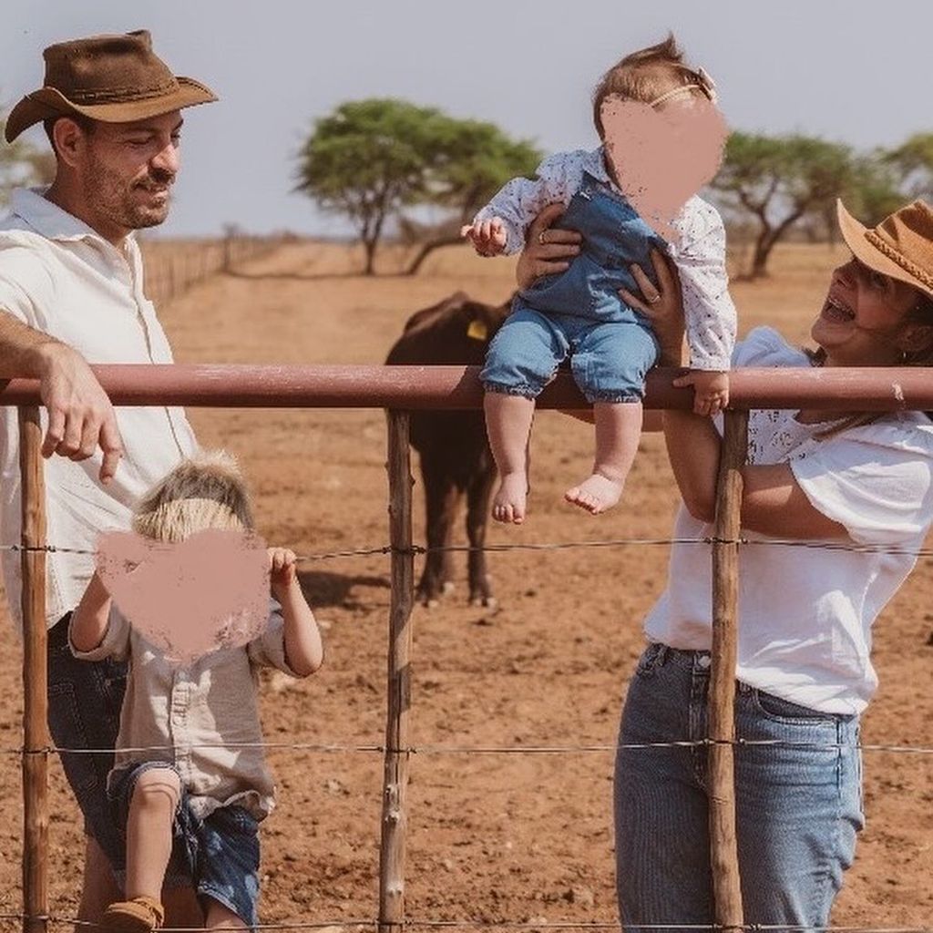 Gerald und Anna Heiser mit ihren Kindern, 2024