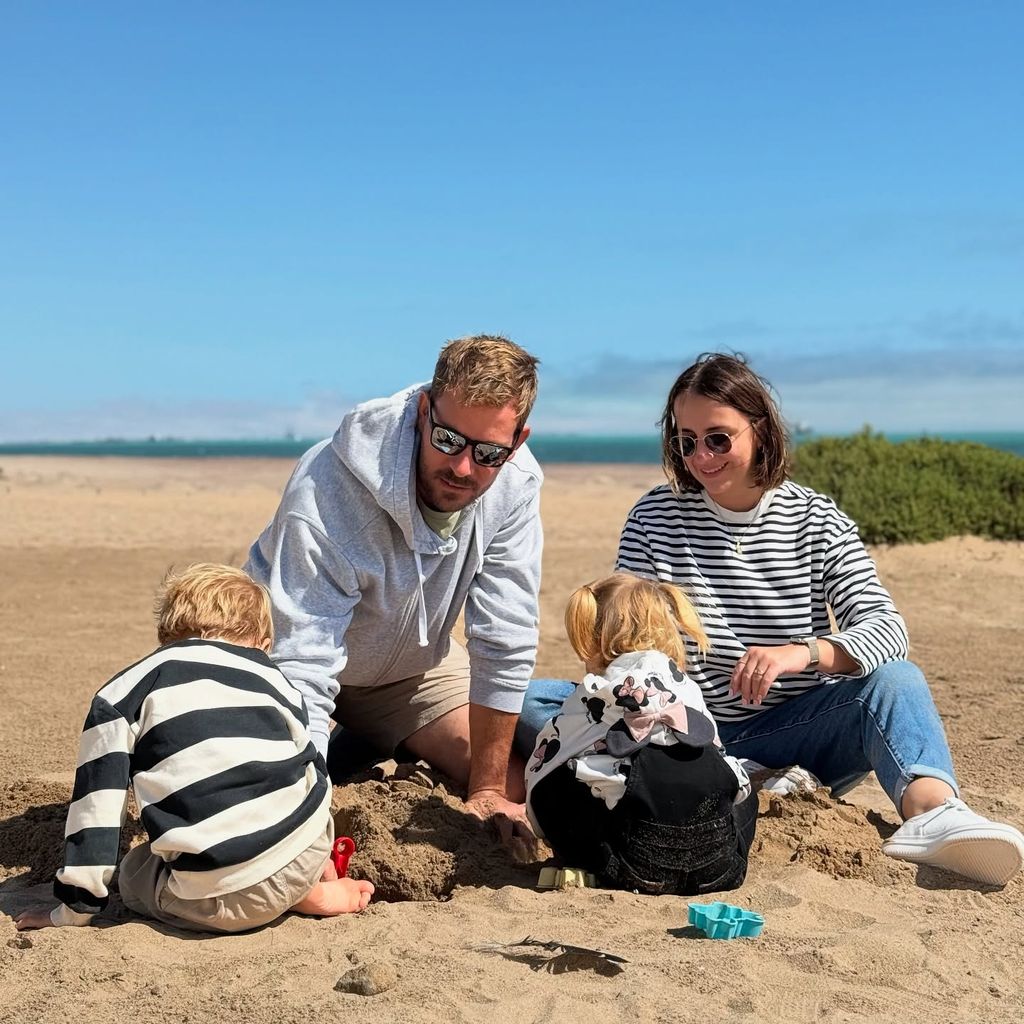 Gerald und Anna Heiser mit ihren Kids im April 2025